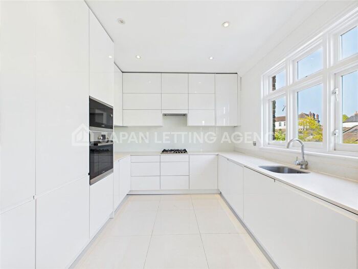 4 Bedroom Flat To Rent In Hart Grove, Ealing, W5