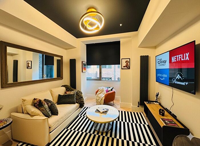 1 Bedroom Flat For Sale In High Road, London, N20