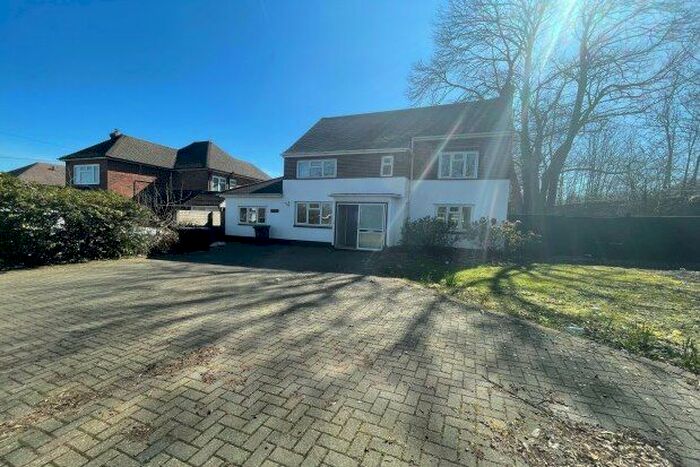 5 Bedroom Property To Rent In Robin Hood Lane, Chatham, ME5