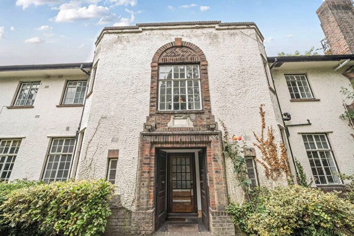 1 Bedroom Flat To Rent In North Drive, Streatham Park, London, SW16