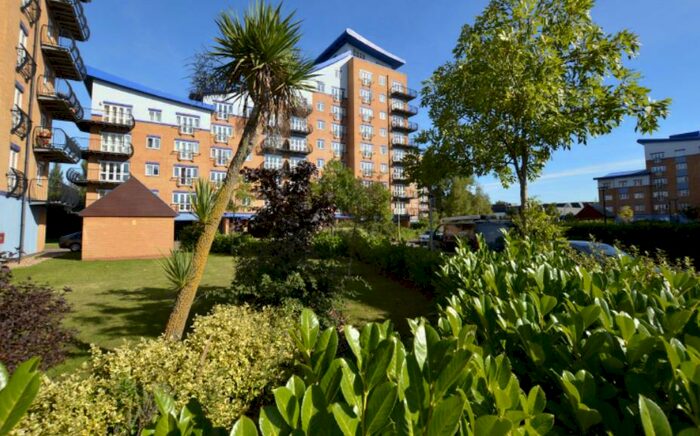 2 Bedroom Flat To Rent In Luscinia View, RG1