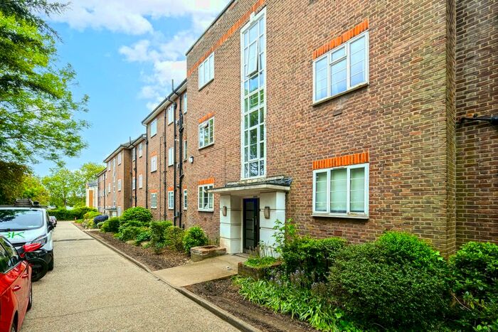 1 Bedroom Flat To Rent In The Drive, London, E18