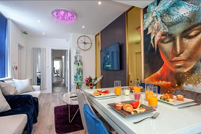 7 Bedroom House To Rent In Albion Road, Manchester, M14