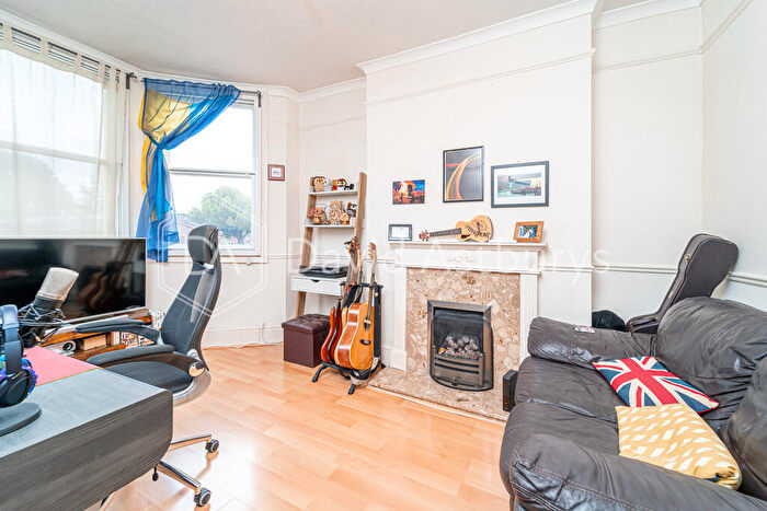 2 Bedroom Flat To Rent In Birkbeck Mansions, Birkbeck Road, London, N8