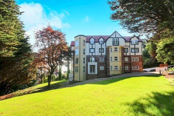 2 Bedroom Apartment To Rent In Forest Hill, - Oak Drive, Colwyn Bay, LL29