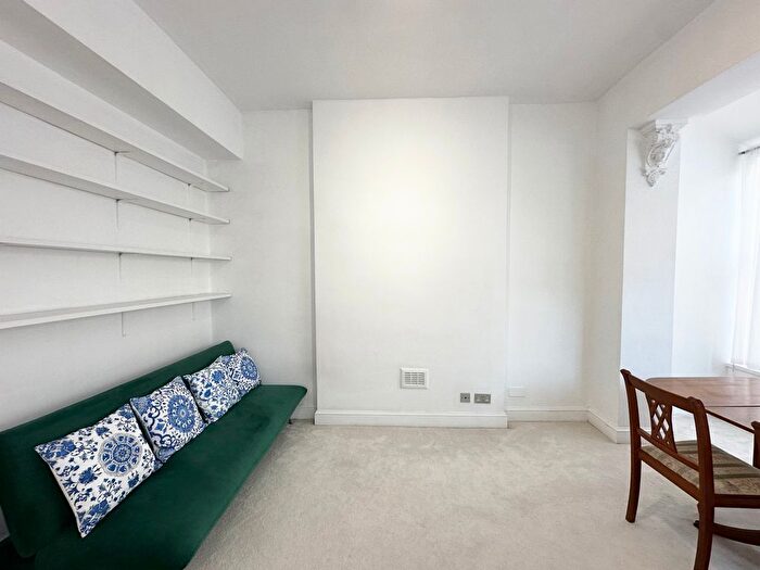1 Bedroom Flat To Rent In Nevern Square, London, SW5