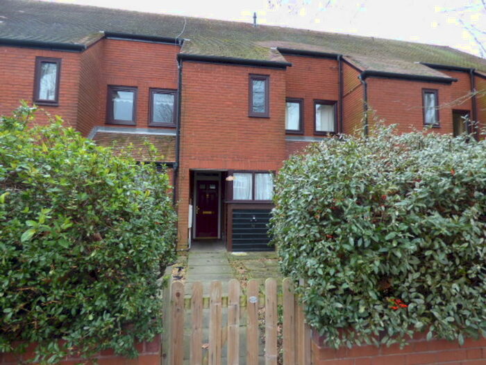 2 Bedroom Flat To Rent In Bagshot Road, Bush Hill Park, EN1