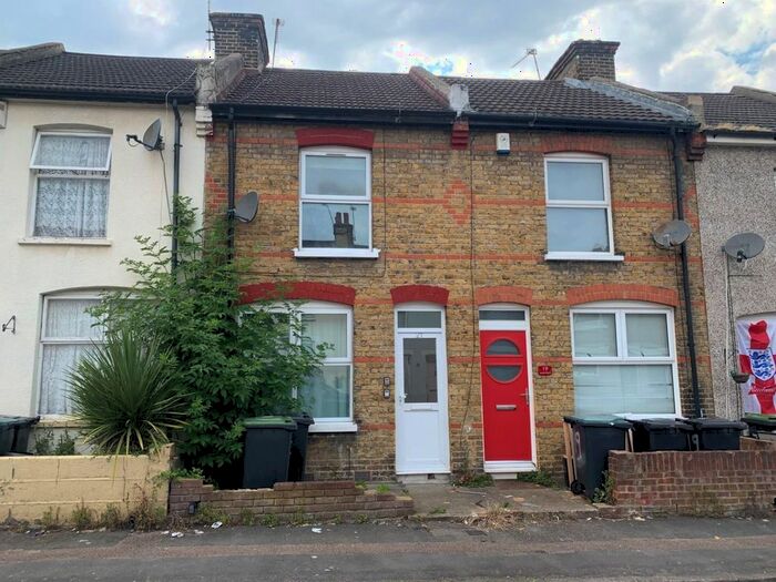 2 Bedroom Terraced House To Rent In Mead Road, Gravesend, DA11