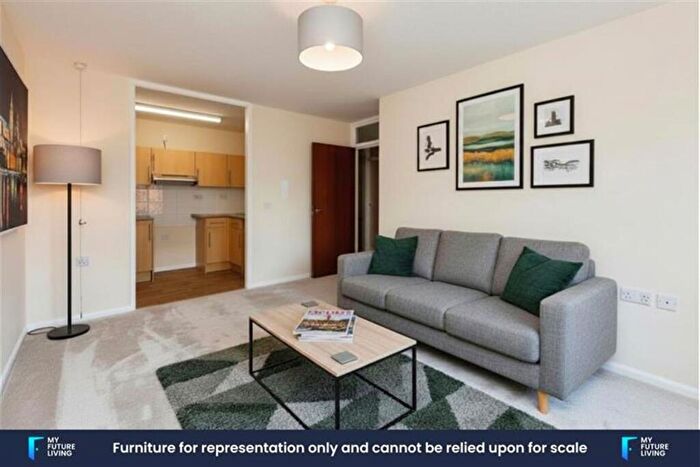 2 Bedroom Retirement Property To Rent In Sovereign Court, Henry Street, Gloucester, GL1
