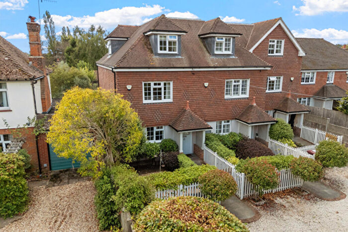 4 Bedroom End Of Terrace House For Sale In Stane Street, Westhampnett, PO18