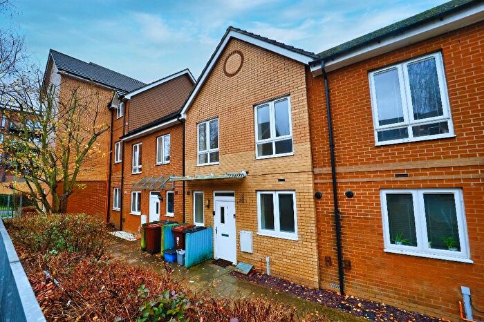 3 Bedroom Terraced House For Sale In Korda Close, Borehamwood, WD6