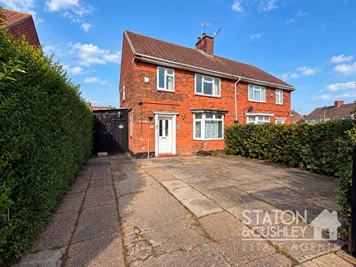 3 Bedroom Semi-Detached House For Sale In Mapplewells Crescent, Sutton-In-Ashfield, NG17