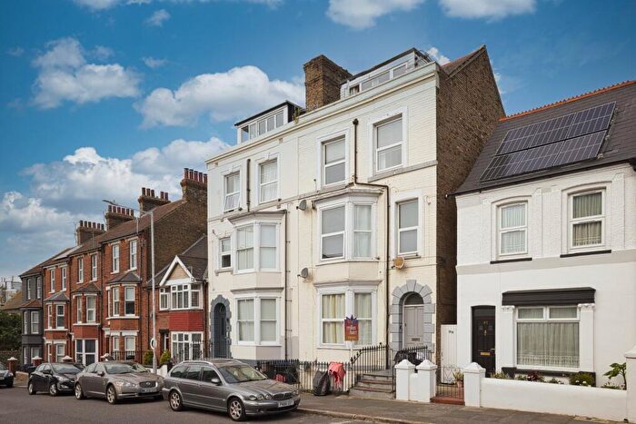 1 Bedroom Flat For Sale In Bellevue Road, Ramsgate, Kent, CT11