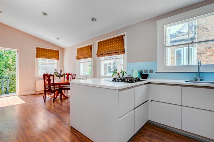 2 Bedroom Flat To Rent In Replingham Road, London, SW18