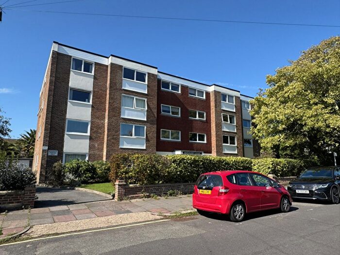 2 Bedroom Flat For Sale In St. Georges Road, Worthing, BN11