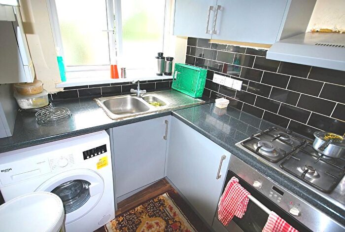 3 Bedroom Flat To Rent In Kathleen Avenue, Wembley, Middlesex, HA0