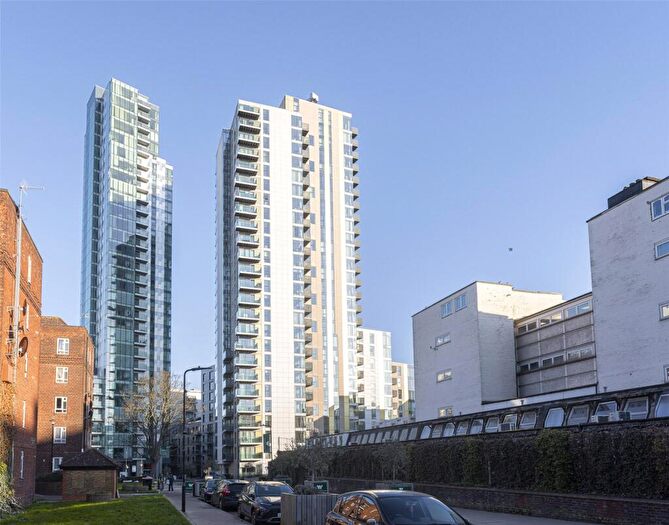 2 Bedroom Apartment For Sale In Woodberry Grove, London, N4