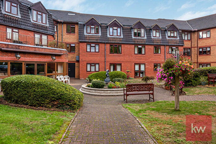 1 Bedroom Apartment For Sale In Shoppenhangers Road, Maidenhead, SL6