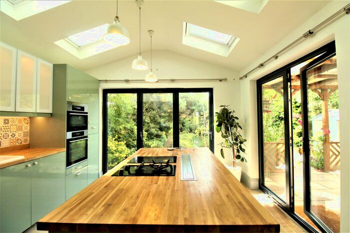 4 Bedroom Semi-Detached House To Rent In New Cottages, Mollands Lane, South Ockendon, RM15