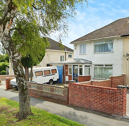 3 Bedroom Semi Detached House For Sale In Bourne Road, Swindon, SN2