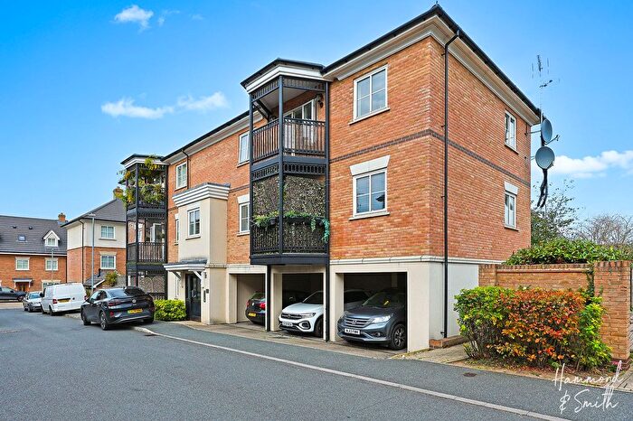 2 Bedroom Flat For Sale In Buckingham Road, Epping, CM16