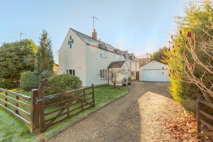 Detached House For Sale In Fulwell Road, Buckingham, MK18