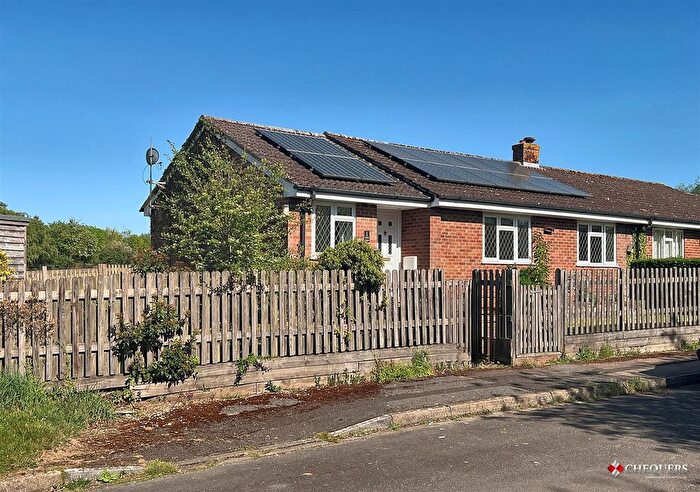3 Bedroom Semi-Detached Bungalow For Sale In Glebe Close, Dummer, Basingstoke, RG25