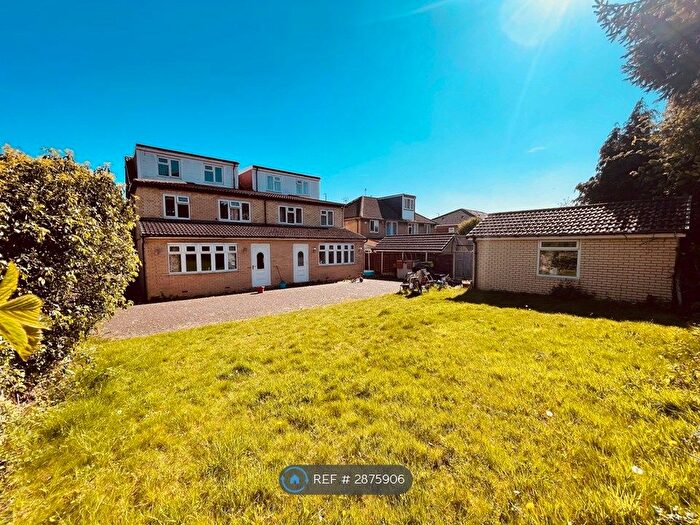 4 Bedroom Semi-detached House To Rent In Easterly Road, Leeds, LS8