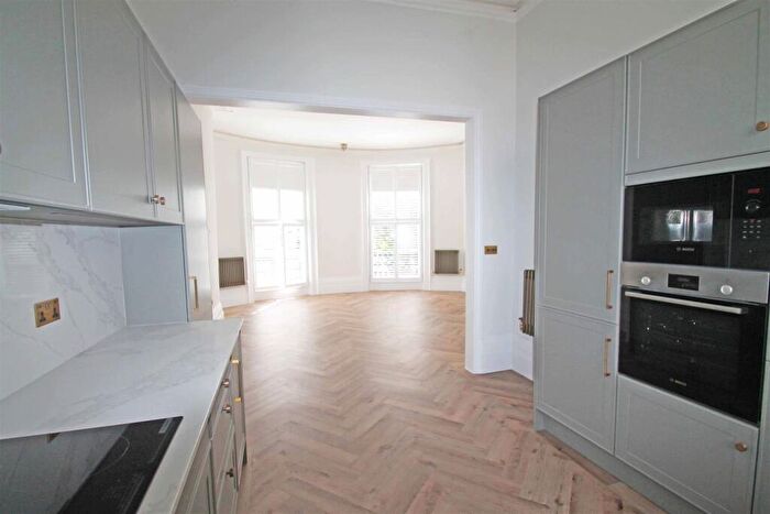 3 Bedroom Flat To Rent In Lansdowne Place, Hove, BN3
