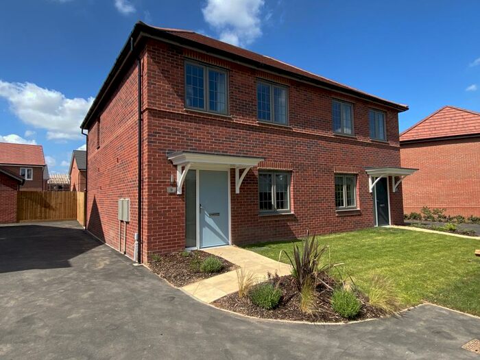 3 Bedroom House To Rent In Carter Meadow, Warwick, CV34