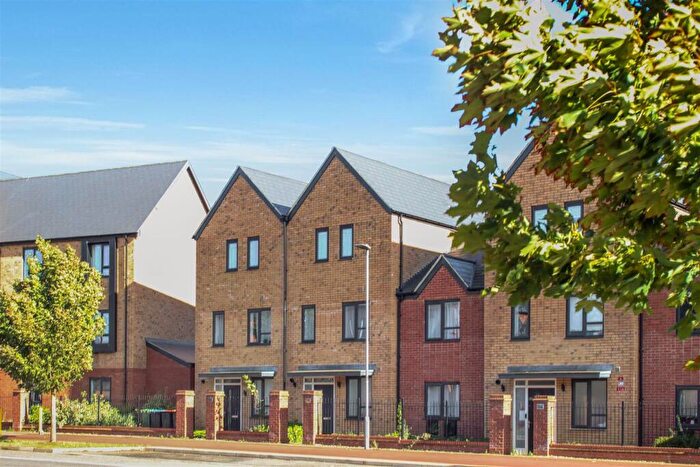 4 Bedroom Town House For Sale In Barrosa Way, Whitehouse, Milton Keynes, MK8