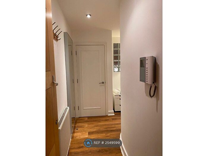 1 Bedroom Flat To Rent In Coliseum, London, N8
