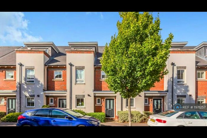 3 Bedroom Terraced House To Rent In Kingfisher Drive, Maidenhead, SL6