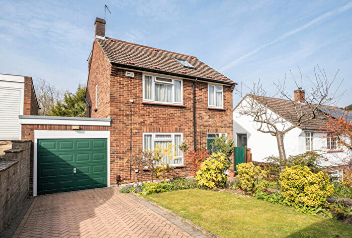 4 Bedroom Detached House For Sale In Benham Close, Coulsdon, CR5