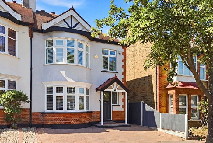 3 Bedroom End Of Terrace House For Sale In Kingswood Chase, Leigh-On-Sea, SS9