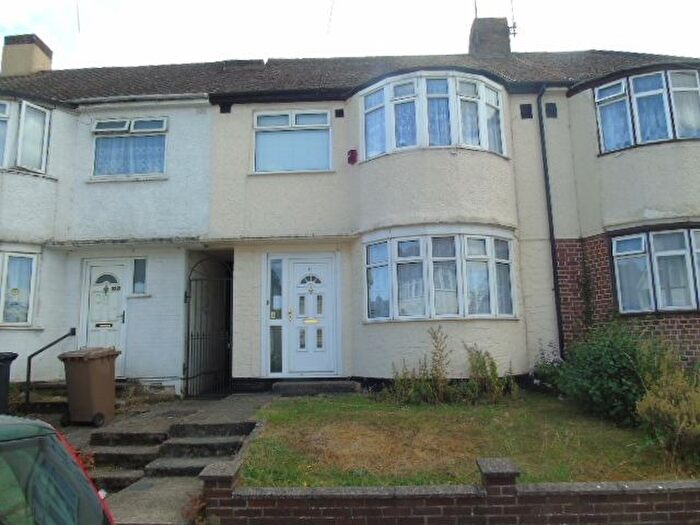 3 Bedroom Terraced House To Rent In Browning Road, Luton, LU4
