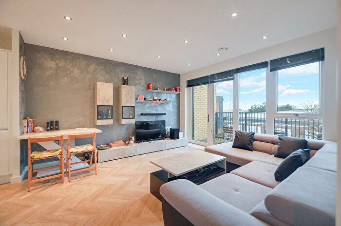 2 Bedroom Flat For Sale In Westmoreland Road, London, NW9