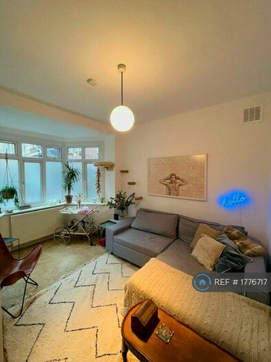 2 Bedroom Flat To Rent In Tudor Grove, London, E9