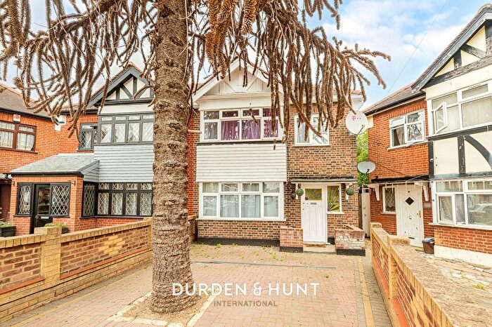 3 Bedroom Semi-Detached House For Sale In Markmanor Avenue, London, E17