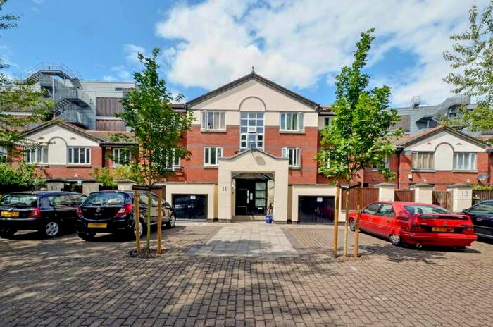 1 Bedroom Flat To Rent In Gloucester Square, Haggerston, E2