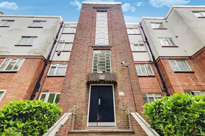 2 Bedroom Apartment To Rent In The Woodlands, London, SE19