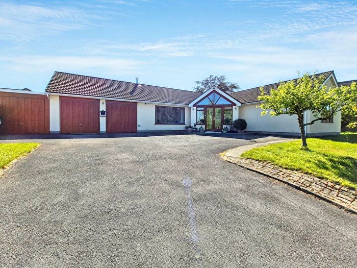 4 Bedroom Detached House For Sale In Pass Street, Eckington, Worcestershire, WR10