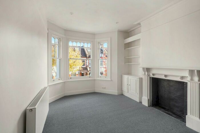 2 Bedroom Flat To Rent In Bowood Road, Battersea, SW11