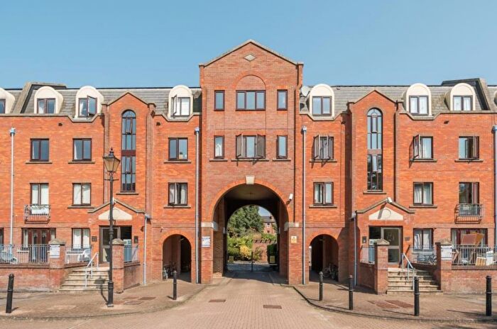 2 Bedroom Apartment To Rent In Grey`s Court, Reading, RG1
