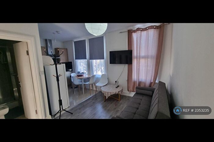 1 Bedroom Flat To Rent In Elmsdale Road, London, E17