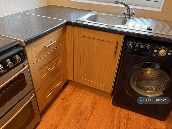 3 Bedroom Flat To Rent In Broad St, Bromsgrove, B61