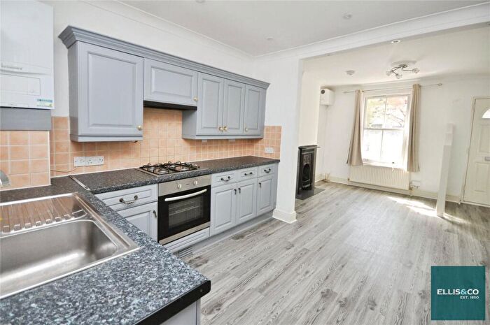 2 Bedroom Cottage To Rent In Rasper Road, Whetstone, N20