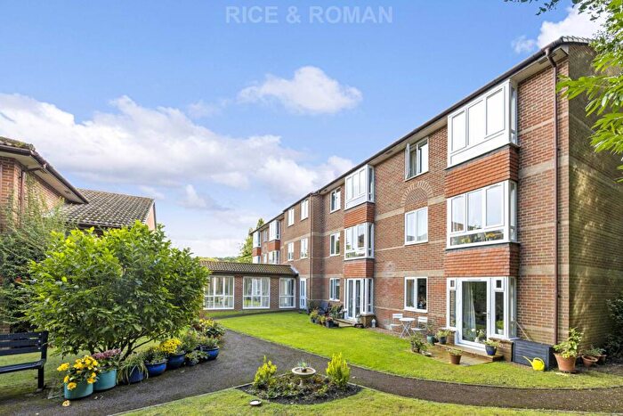 1 Bedroom Retirement Property For Sale In Oak Lodge, Crowthorne, RG45