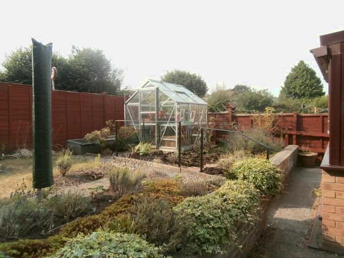 2 Bedroom Bungalow To Rent In Ferncombe Close, Newton Abbot, TQ12