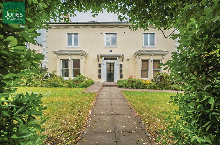 2 Bedroom Flat To Rent In Crescent Road, Worthing, West Sussex, BN11